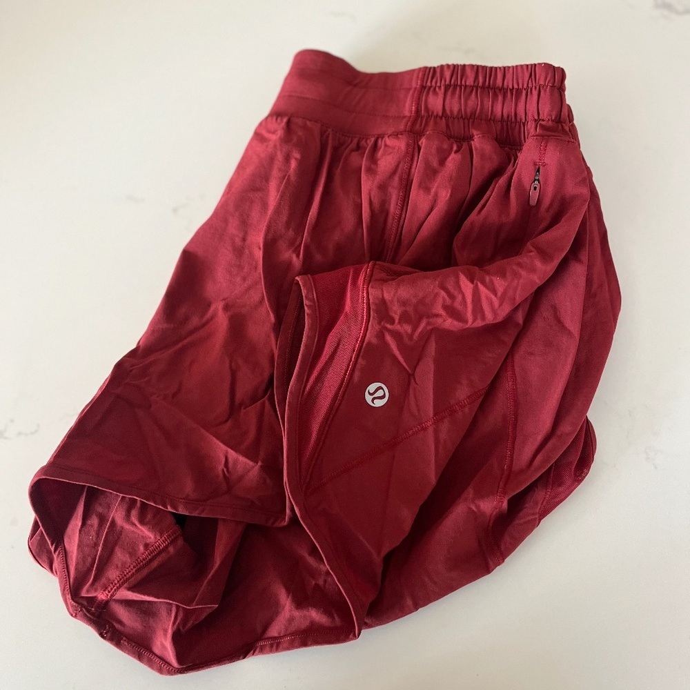 Lululemon Hotty Hot High Rise Lined Short 2.5”